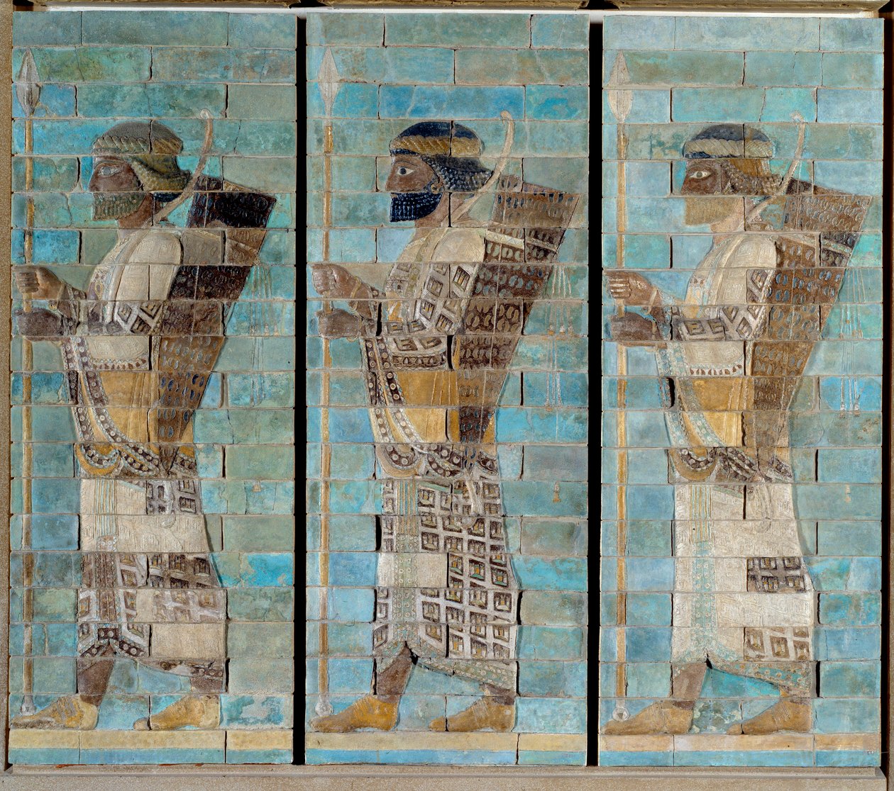 Jousimiesten friisi Persian kuninkaan Dareios I:n palatsista Susassa (6. vuosisata eKr.). Sähköpostilla lähetetty tiilipohja. 510 eaa. Pariisi, Louvre-museo. tekijältä Persian School