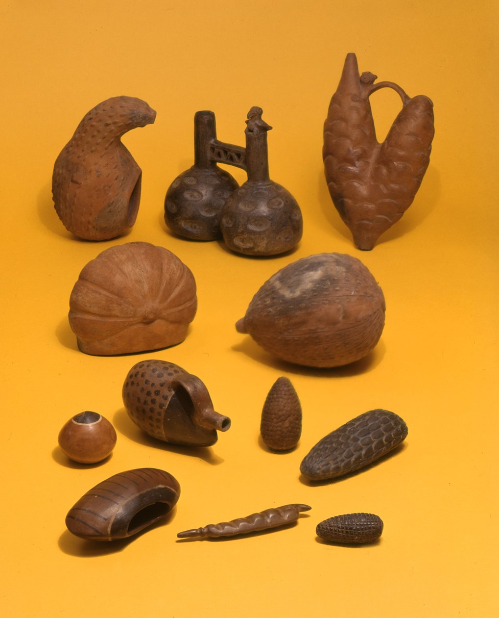 Kasviksiksi muotoillut astiat, Inca (keraaminen) tekijältä Peruvian School
