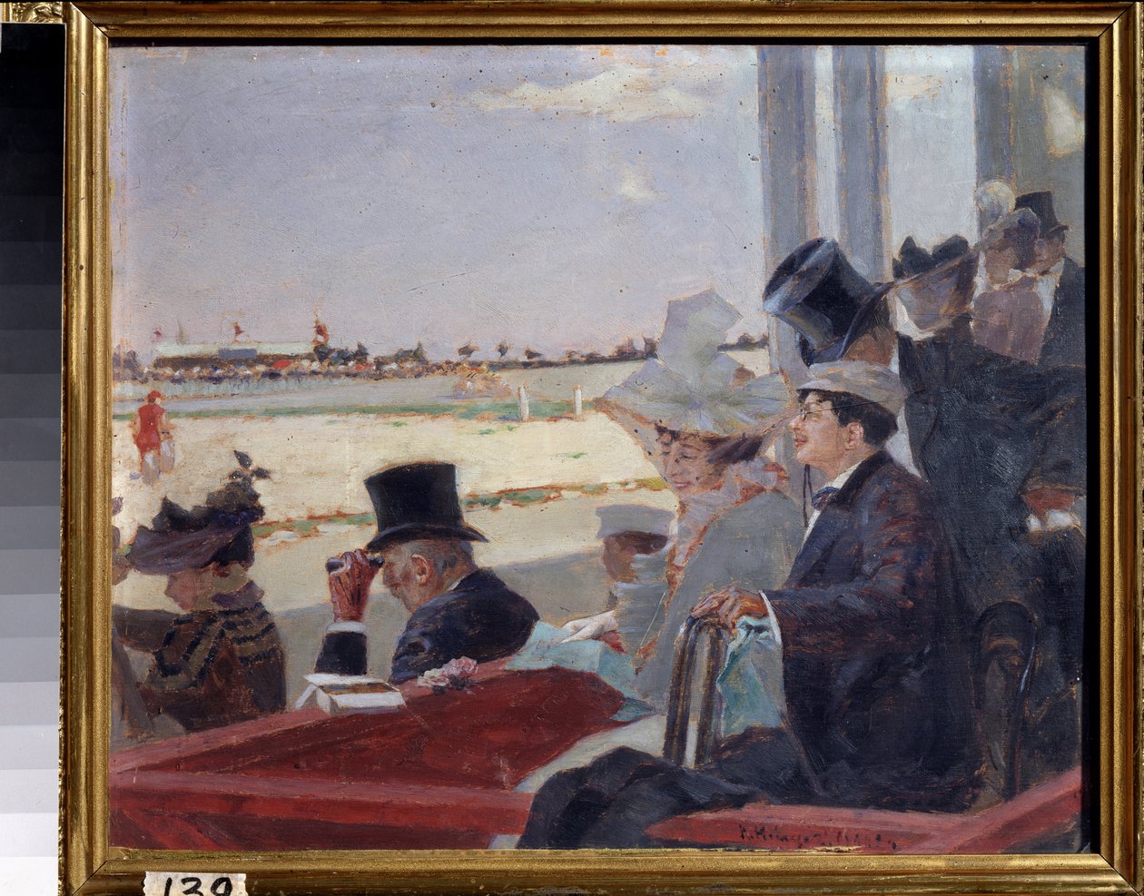 Hevoskilpailut (hevosurheilu). Katsojat istuvat katsomossa katsomassa ratsastuskilpailua. Pjotr ​​Aleksandrovitš Nilus (Pierre Nilous) (Nilouss) maalaus (1869-1940/1943), öljy puulle tekijältä Peter Alexandrovich Nilus