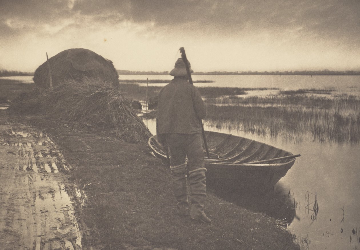 Suomaalainen menossa leikkaamaan Schoof-heinää tekijältä Peter Henry Emerson