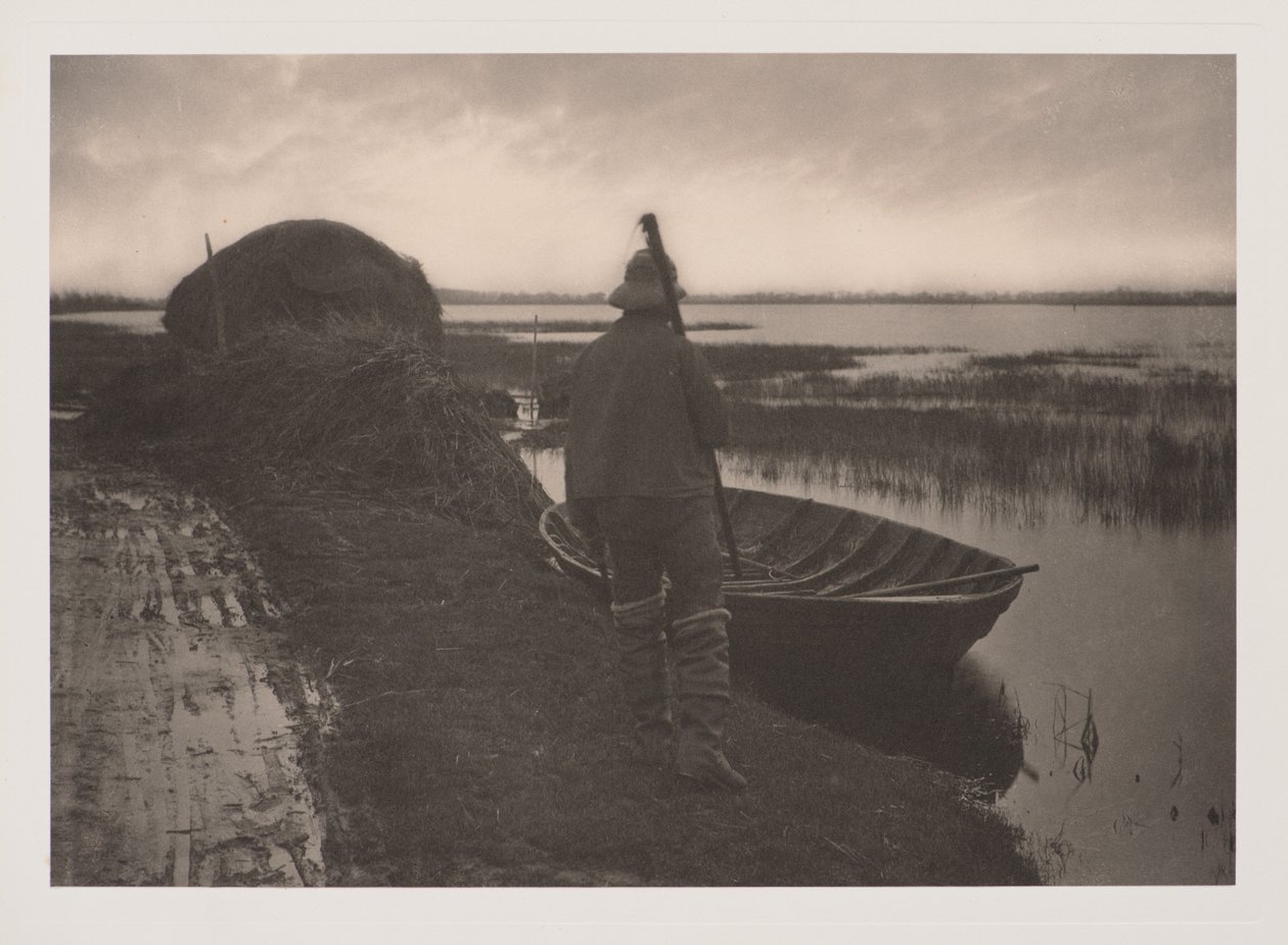 Kosteikkotyöläinen matkalla leikkaamaan ruokokimppumateriaalia, teoksesta Elämää ja maisemia Norfolk Broadsilla tekijältä Peter Henry Emerson