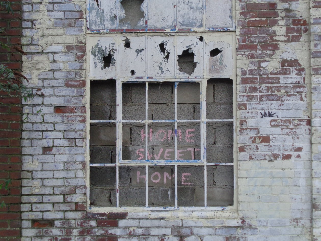 NEWCASTLE HOME-SWEET-HOME, 2016, (KUVA) tekijältä Peter McClure