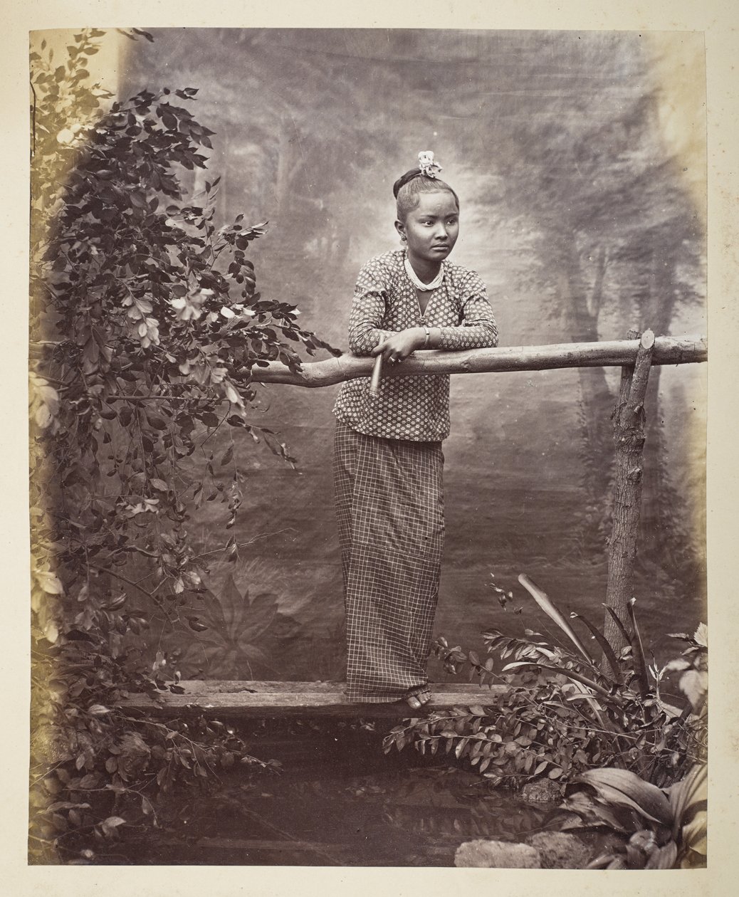 Burman neiton muotokuva, Valokuvaaja: Klier, Philip Adolphe Gladstone Collection tekijältä Philip Adolphe Klier
