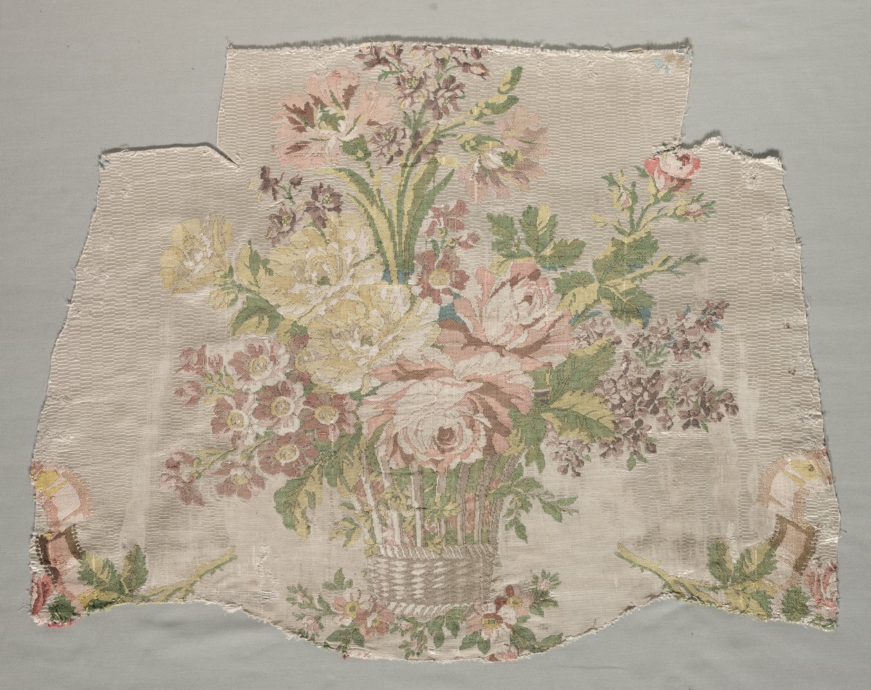 Silkkifragmentti, osa paneelia nimeltä Le panier fleuri, 1770. tekijältä Philippe de Lasalle