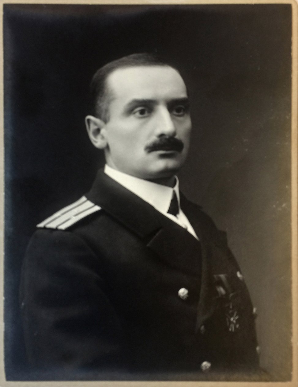 Aleksanteri Kolchakin muotokuva 1874-1920, 1909. tekijältä Photo studio H. Rentz and F.