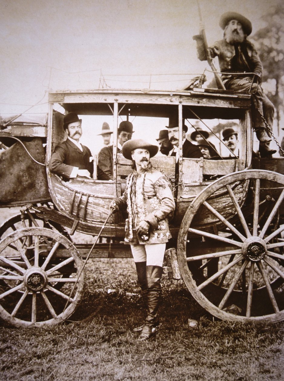 Buffalo Bill Cody (1846-1917) ja hänen Deadwood-valmentajansa (m/v kuva) tekijältä Photographer American