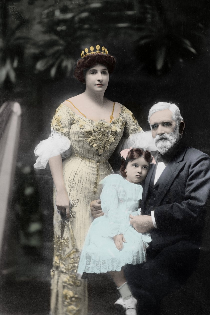 Australialainen laulaja Nellie (Nelly) Melba (1861-1931) isänsä ja tuntemattoman pienen tytön kanssa. Melbourne, 1900-luvun alun valokuvaus tekijältä Photographer Australian