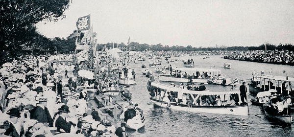"Henley on the Yarra", Melbourne, Victoria, n. 1904, julkaisusta "Under the Southern Cross - Glimpses of Australia", jonka on julkaissut Department of External Affairs, Melbourne tekijältä Photographer Australian