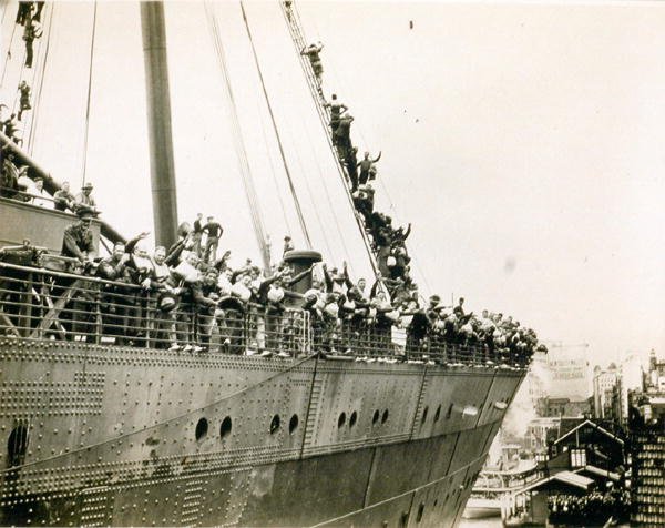 Mauretania Sydneyssä, toukokuu 1940 (m/v kuva) tekijältä Photographer Australian
