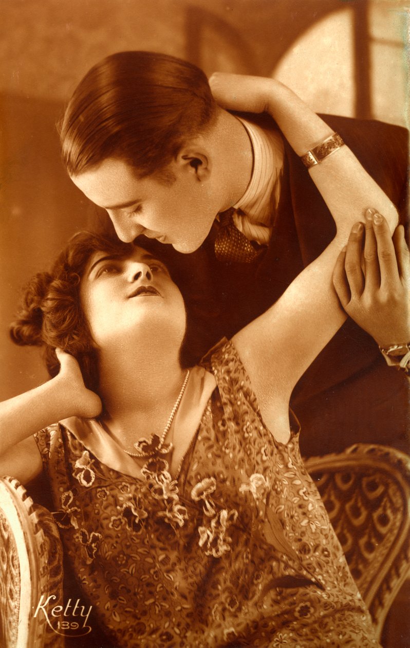 1920-luvun ranskalainen pariskunta halaamassa tekijältä Photographer French
