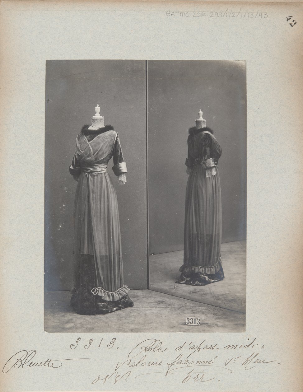 Albumisivu: House of Worth, Afternoon Dress tekijältä Photographer French