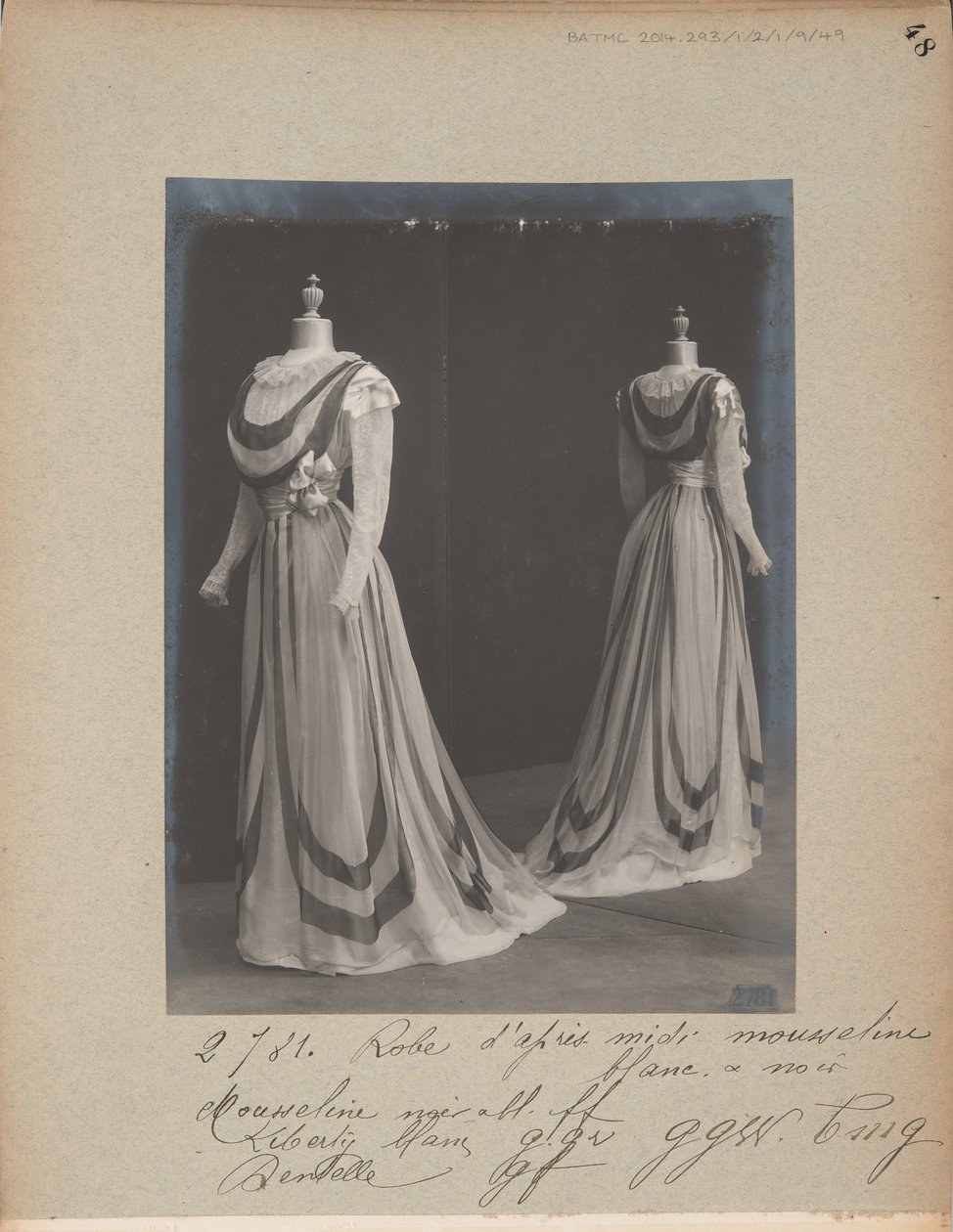 Albumisivu: House of Worth, Afternoon Dress tekijältä Photographer French