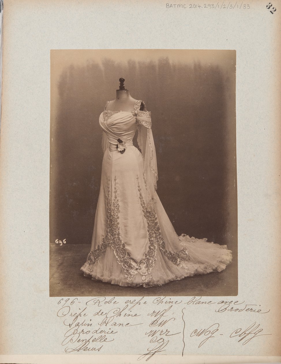 Albumisivu: House of Worth, Ball Gown tekijältä Photographer French
