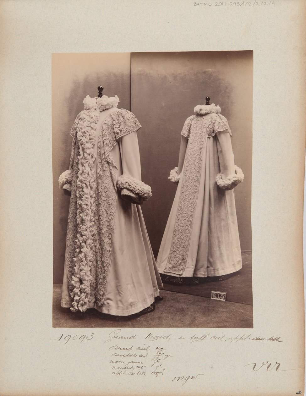 Albumisivu: House of Worth, Coat (Grand Manteau) tekijältä Photographer French