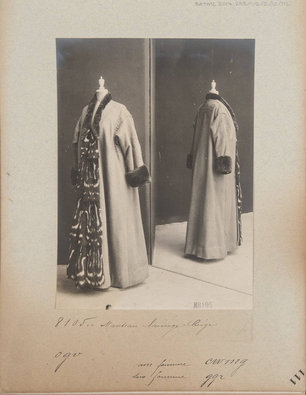 Albumisivu: House of Worth, Coat tekijältä Photographer French