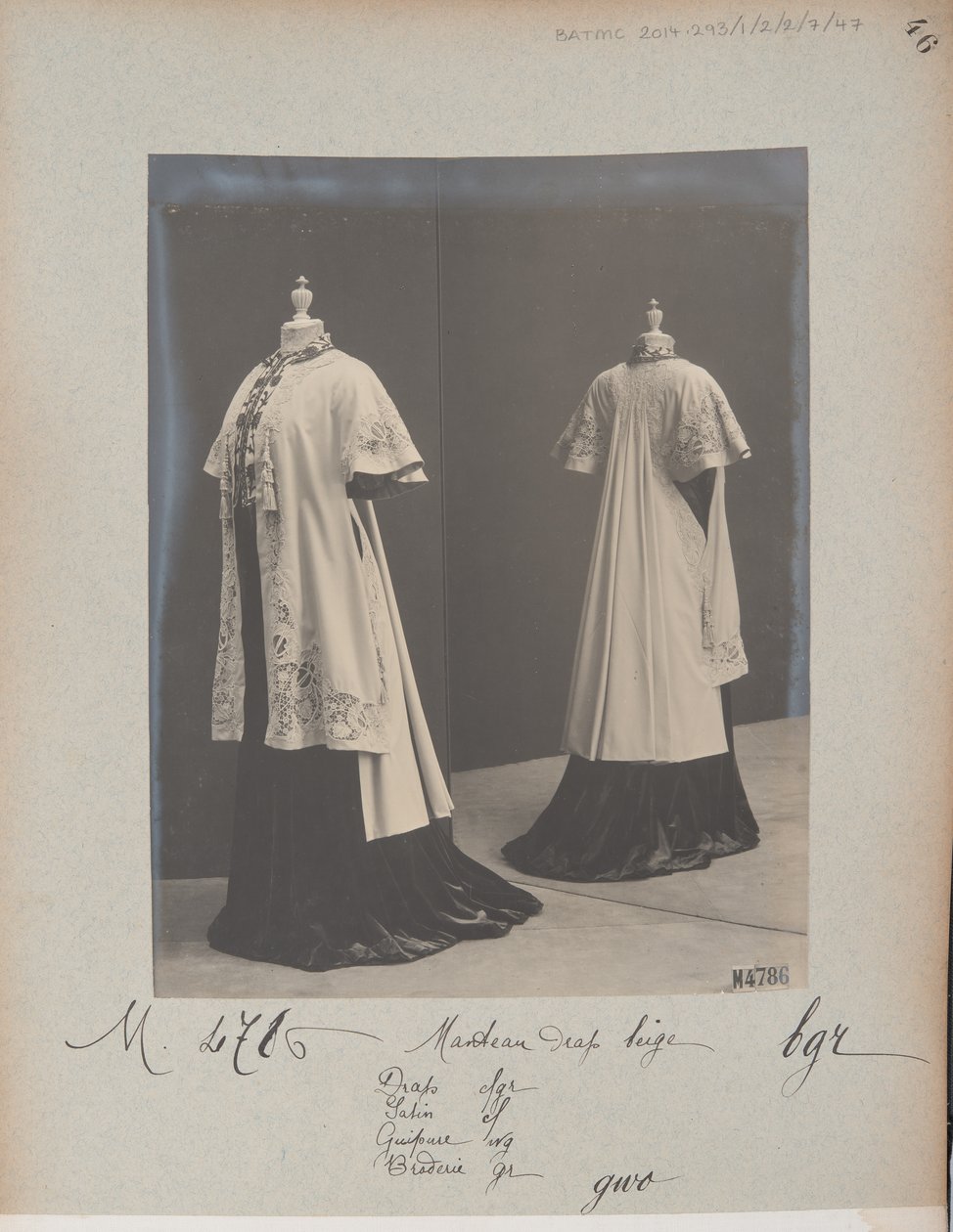 Albumisivu: House of Worth, Coat tekijältä Photographer French