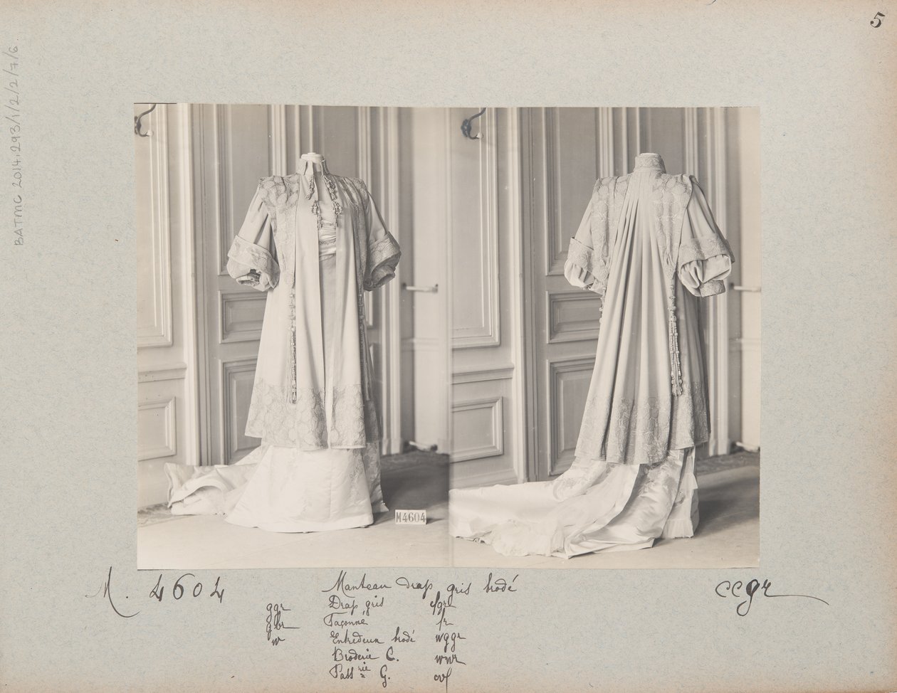Albumisivu: House of Worth, Coat tekijältä Photographer French