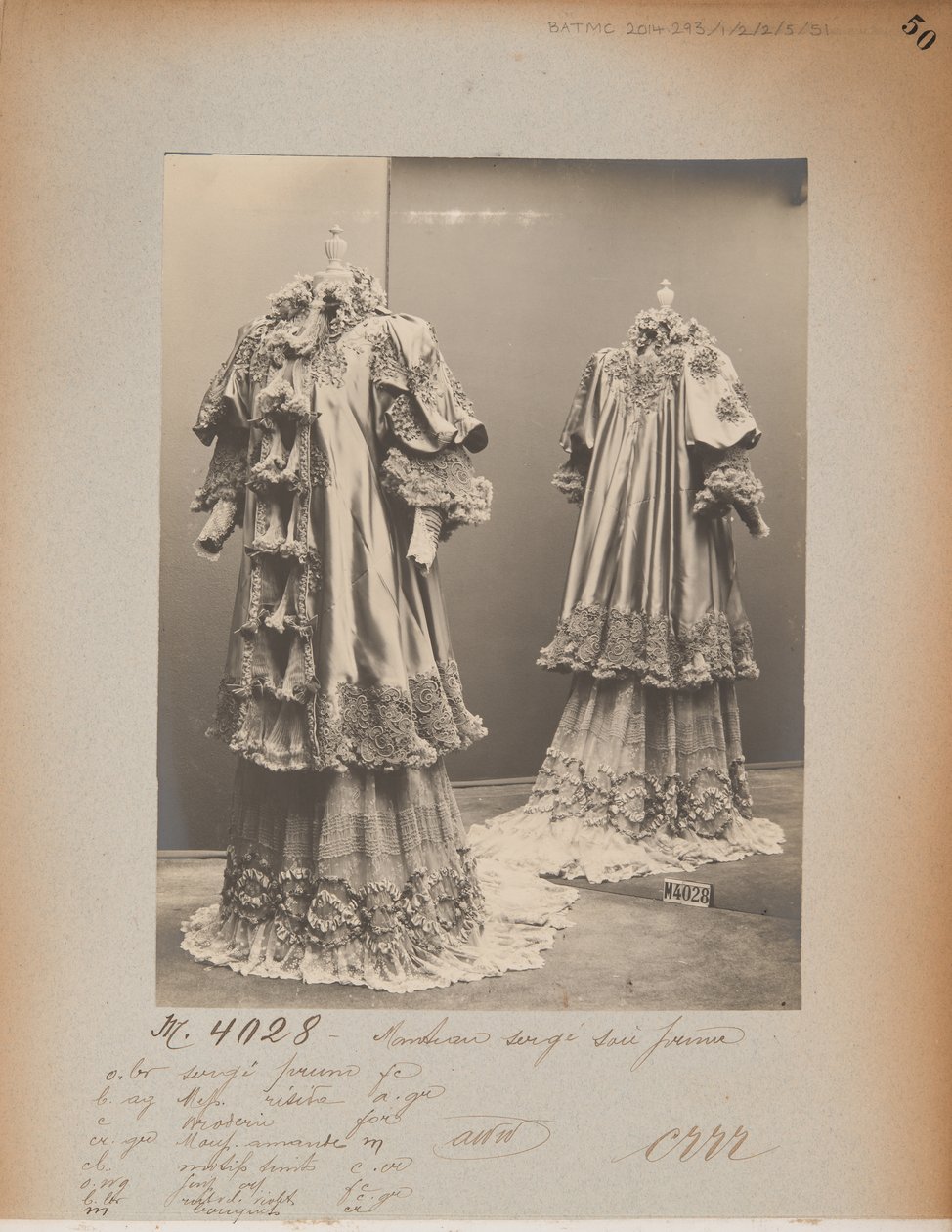 Albumisivu: House of Worth, Coat tekijältä Photographer French