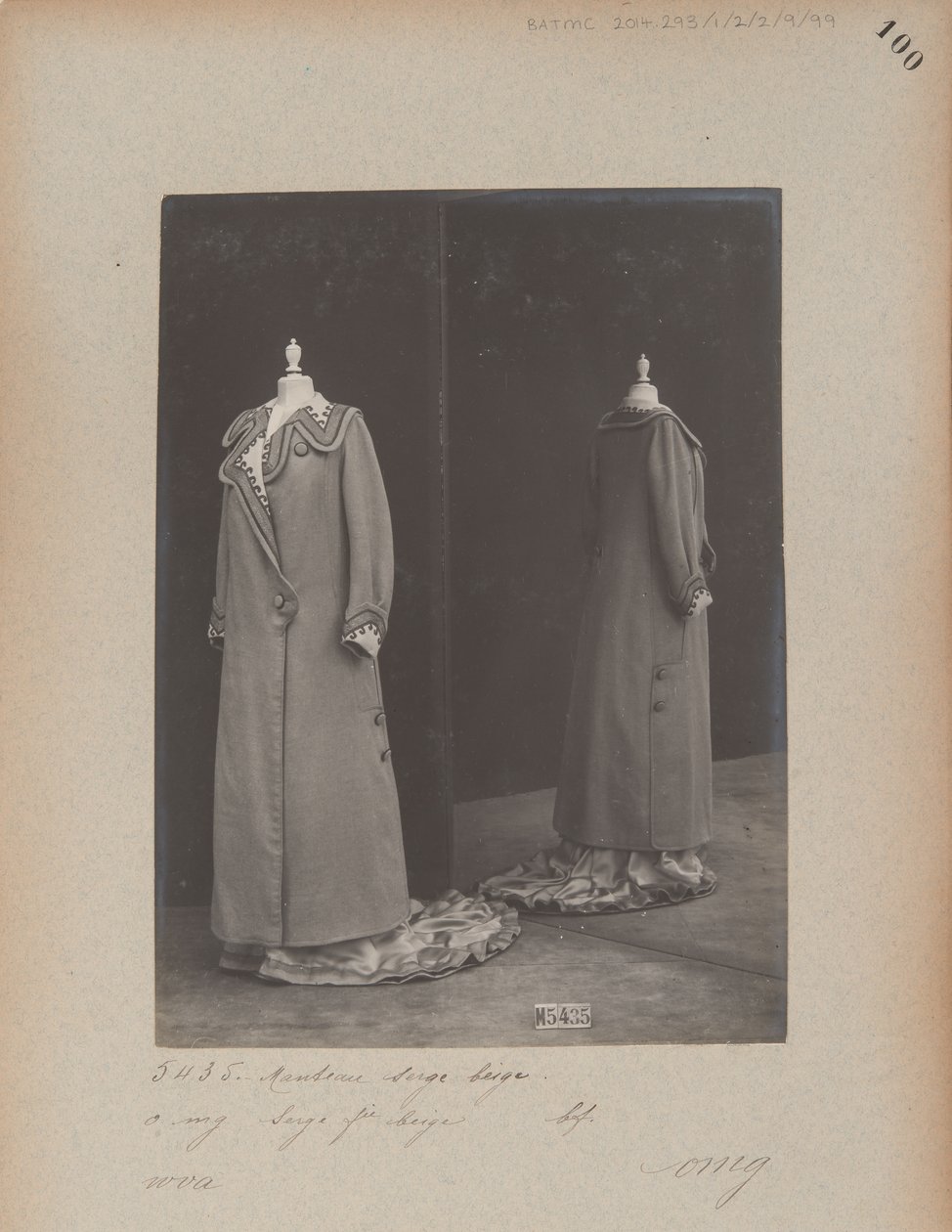 Albumisivu: House of Worth, Coat tekijältä Photographer French