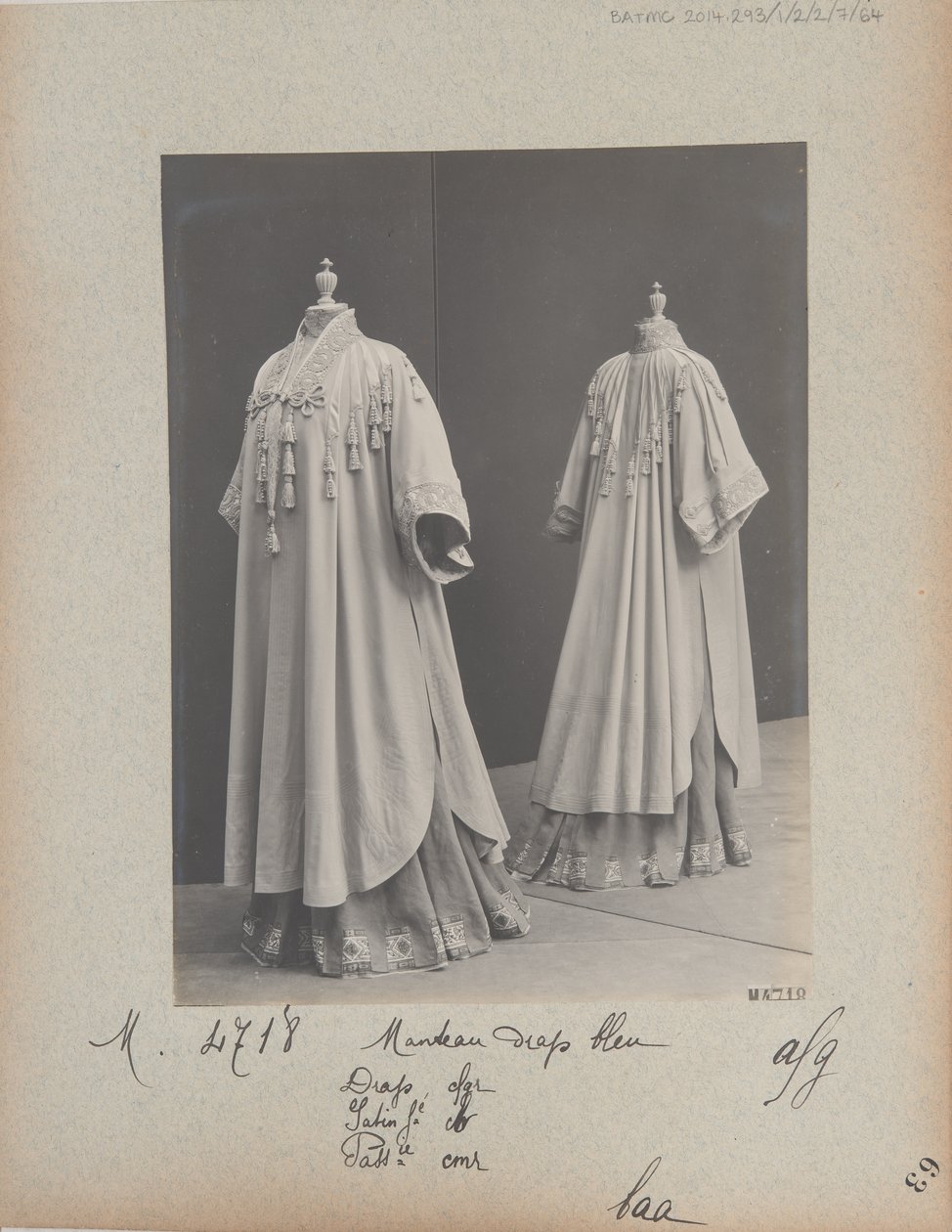 Albumisivu: House of Worth, Coat tekijältä Photographer French