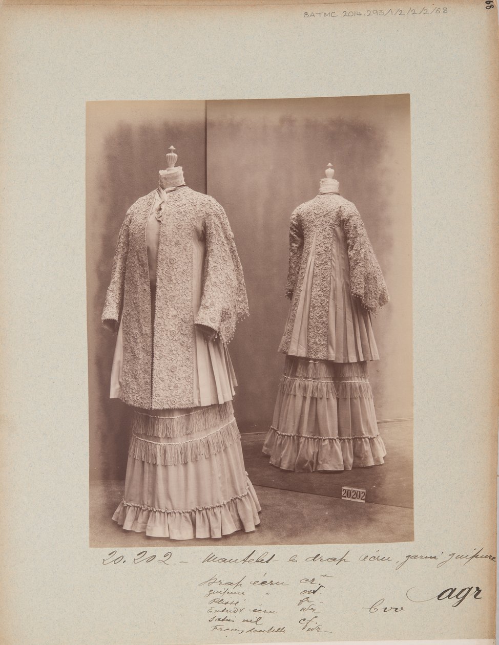 Albumisivu: House of Worth, Coat tekijältä Photographer French