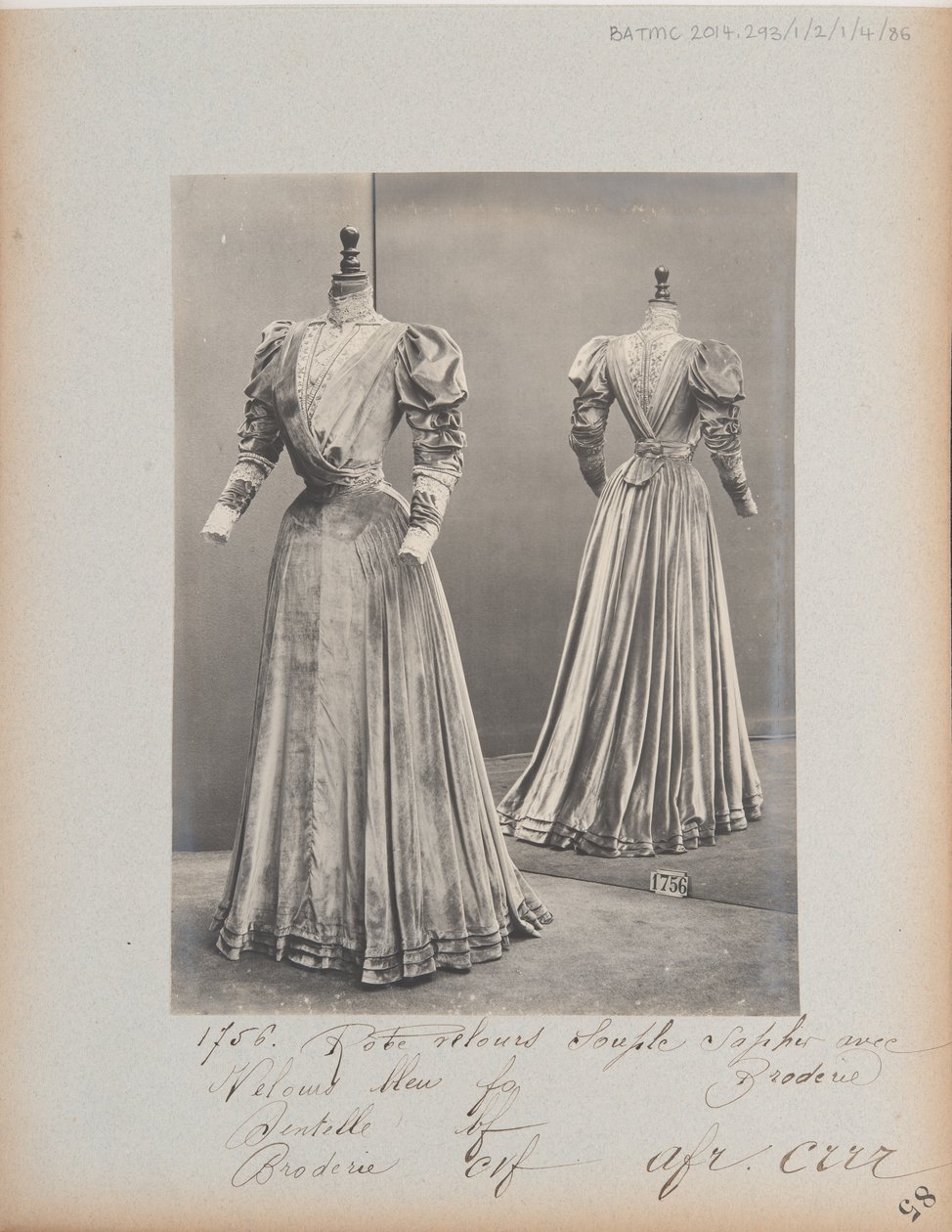 Albumisivu: House of Worth, Dress tekijältä Photographer French