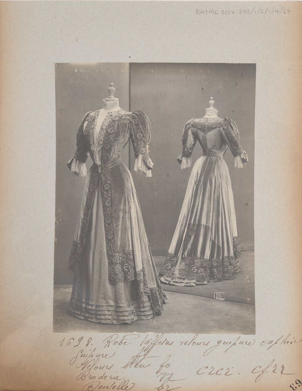Albumisivu: House of Worth, Dress tekijältä Photographer French