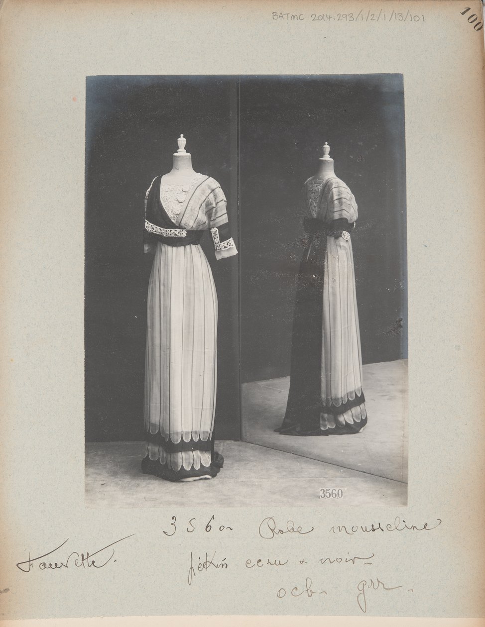 Albumisivu: House of Worth, Dress tekijältä Photographer French