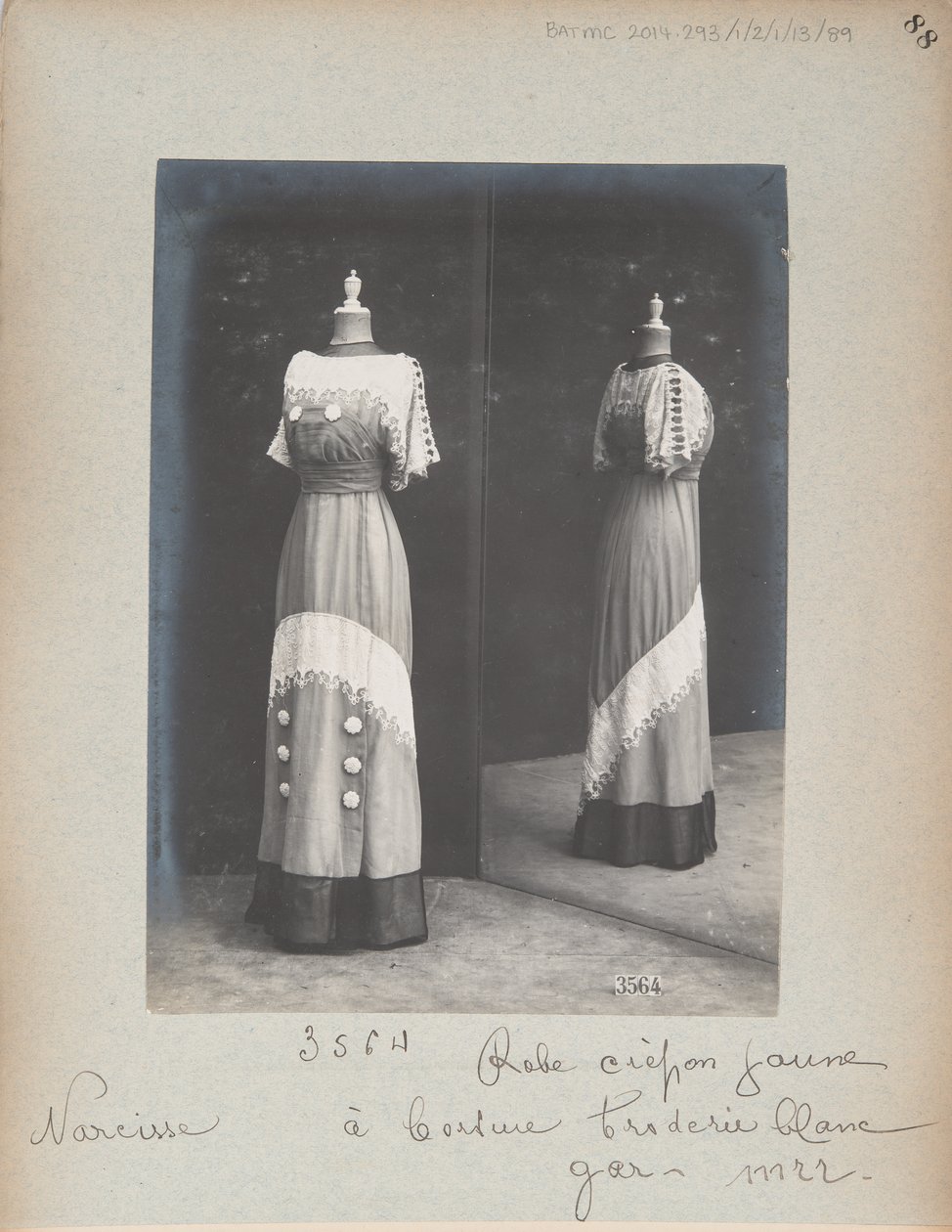 Albumisivu: House of Worth, Dress tekijältä Photographer French