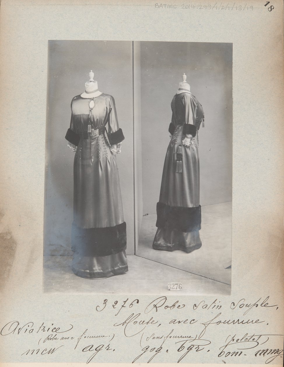 Albumisivu: House of Worth, Dress tekijältä Photographer French