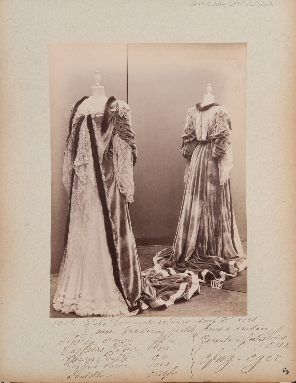 Albumisivu: House of Worth, Dress tekijältä Photographer French
