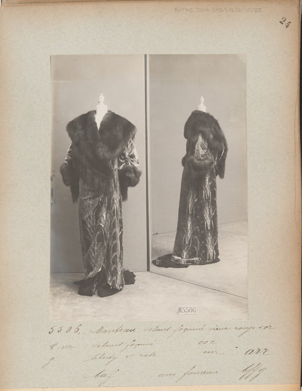 Albumisivu: House of Worth, Evening Coat tekijältä Photographer French