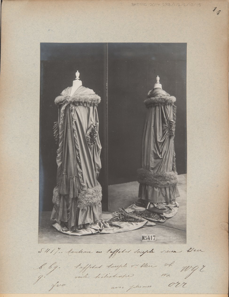 Albumisivu: House of Worth, Evening Mantle tekijältä Photographer French