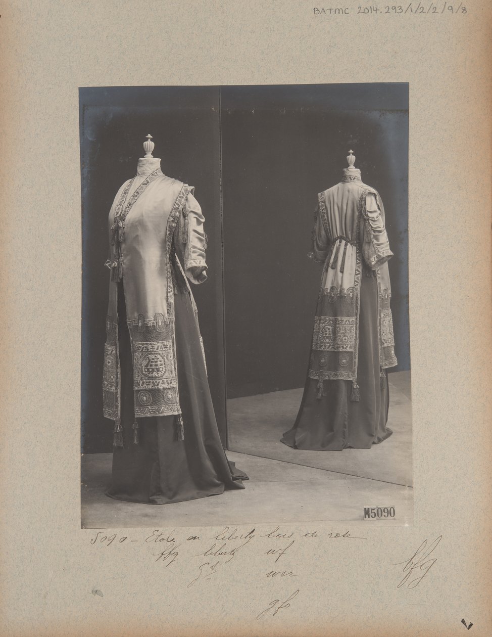 Albumisivu: House of Worth, Jacket tekijältä Photographer French