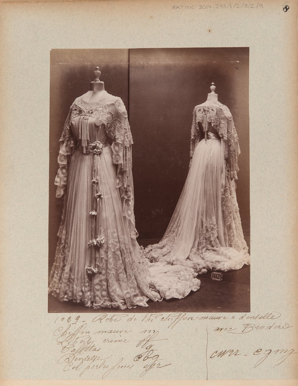 Albumisivu: House of Worth, Tea Gown tekijältä Photographer French