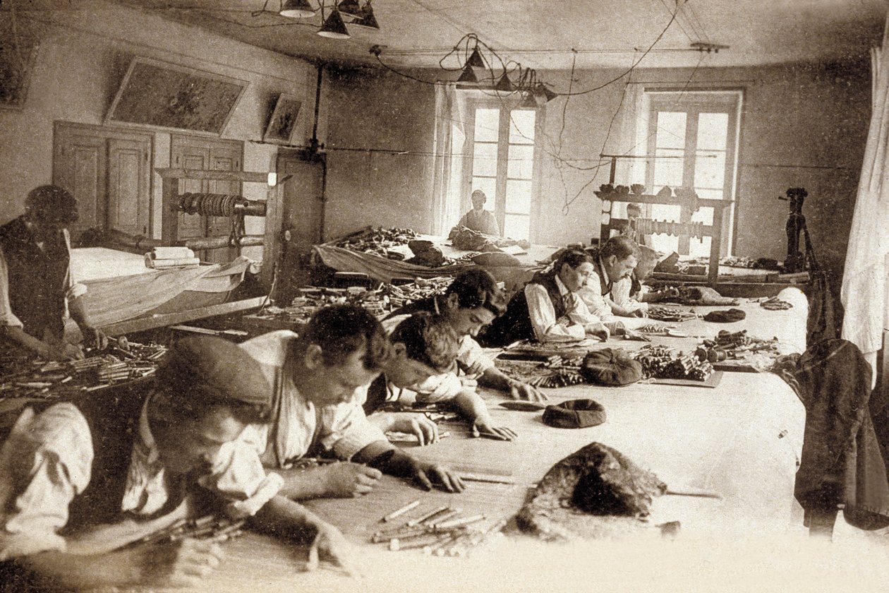 Aubusson Tapestry Factory, Ranska, n. 1900 (m/w valokuva) tekijältä Photographer French