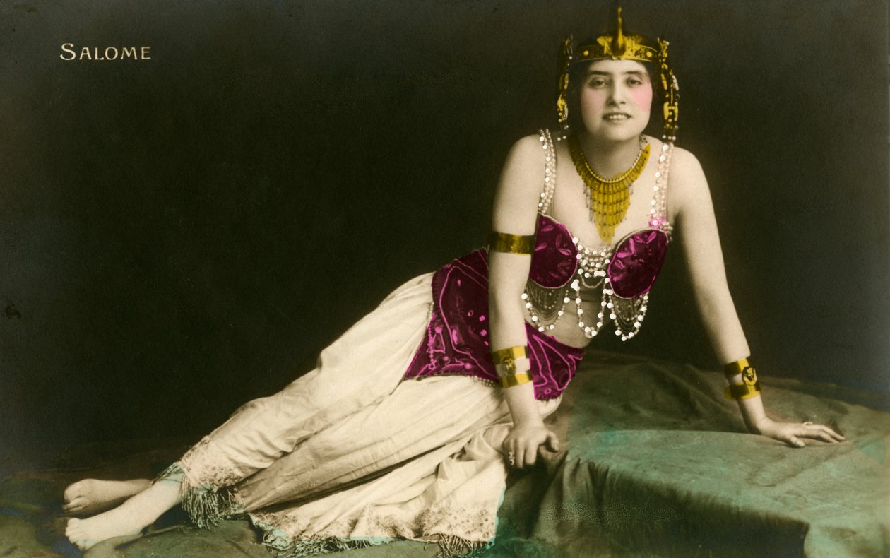 Salome poseerasi viettelevästi paljastavassa asussa tekijältä Photographer French
