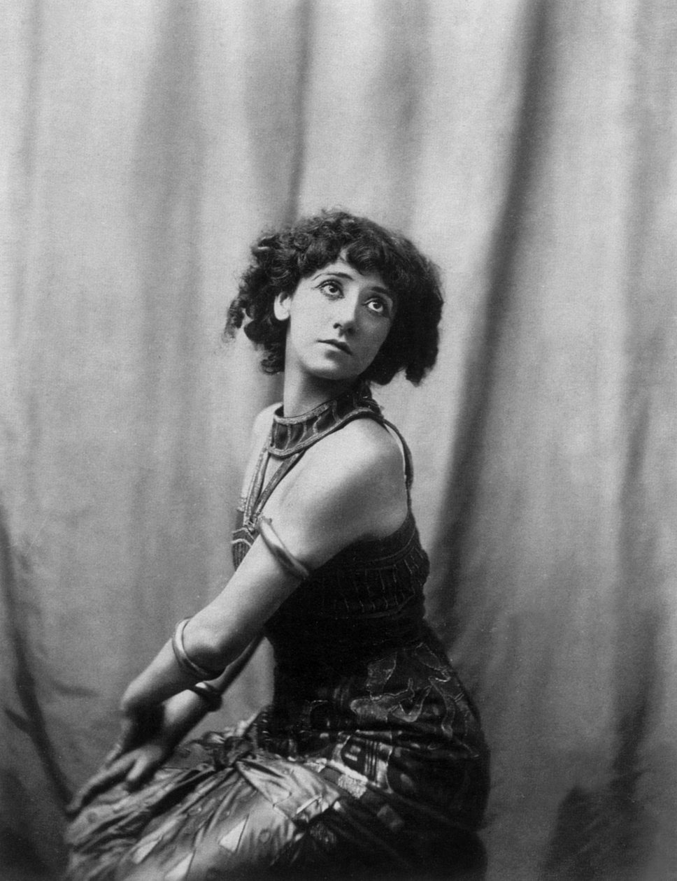 Tamara Karsavina, orjana "Cleopatrassa", Pariisissa tekijältä Photographer French