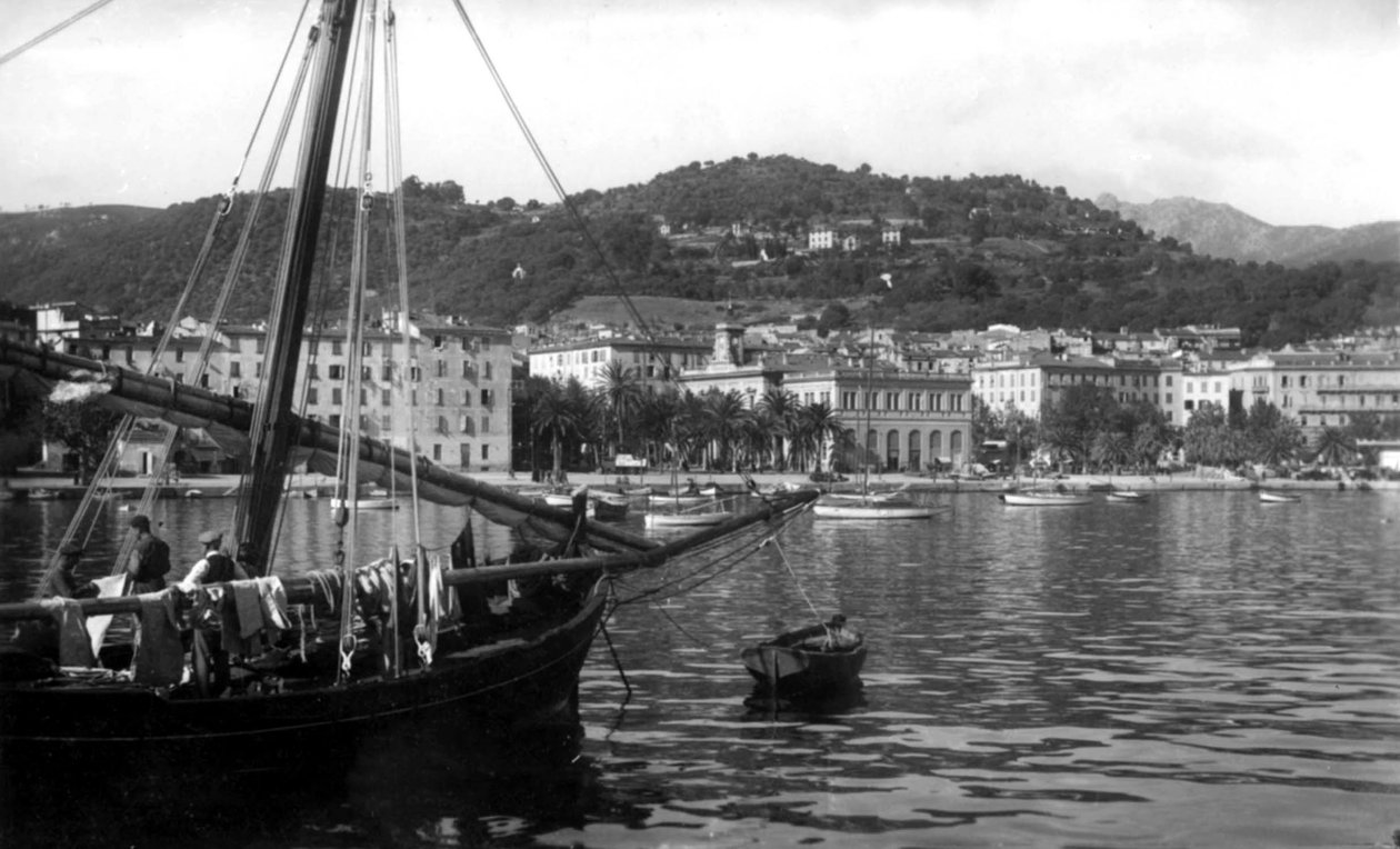 Näkymä Ajaccion satamasta, Korsikasta, n. 1930 (mv/w kuva) tekijältä Photographer French