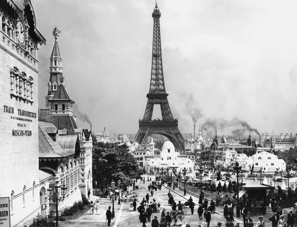 Näkymä Trocaderon puutarhaan ja Eiffel-tornille, Pariisin maailmannäyttely tekijältä Photographer French
