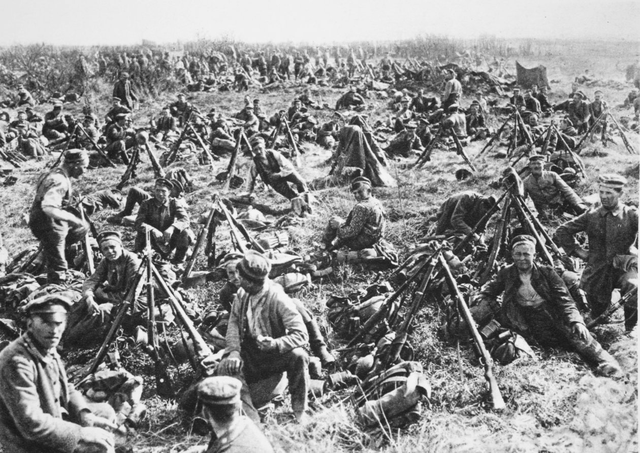 "Suuresta sodasta Ranskassa": Saksan jalkaväki lepää ennen Roupya, n. 1918 (b/w kuva) tekijältä Photographer German