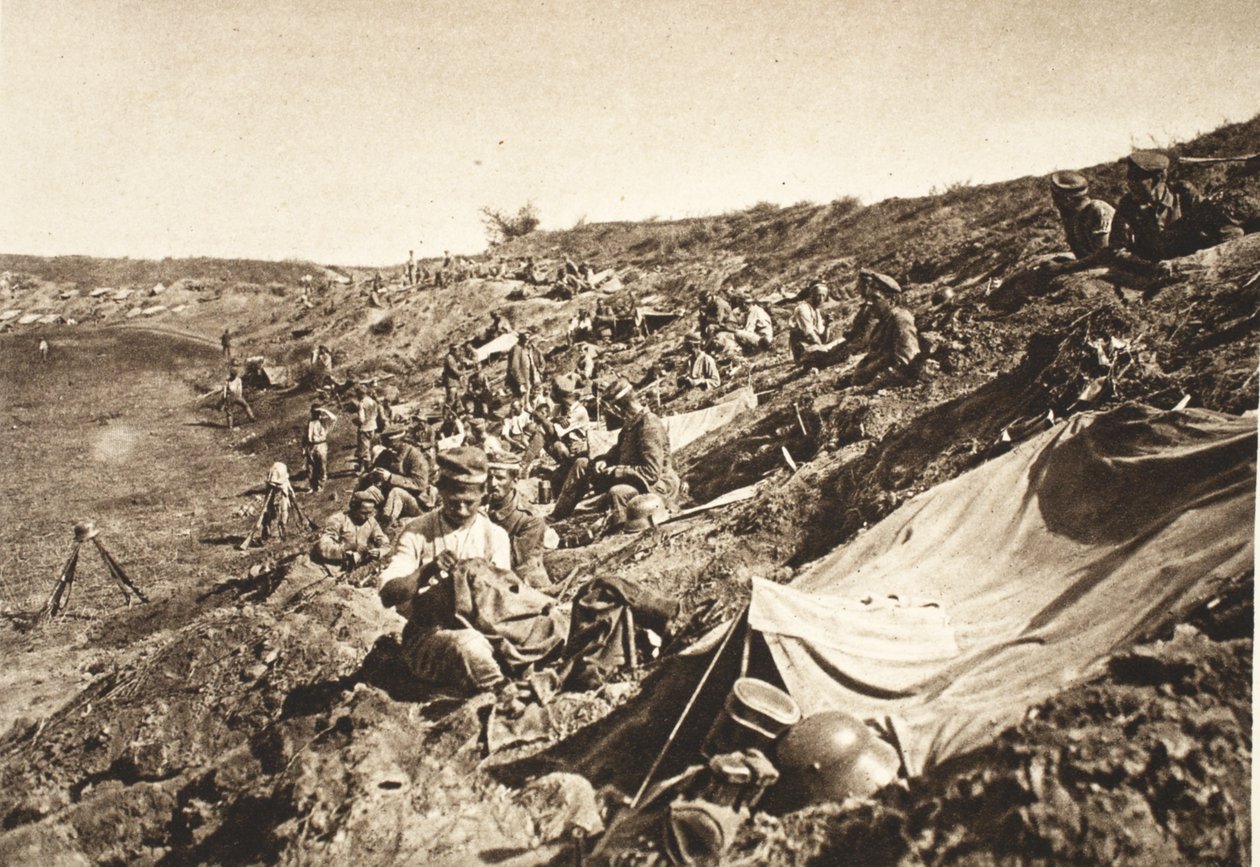 Saksalainen jalkaväkipataljoona reserviasemassa etenemisen aikana Focsanista pohjoiseen, elokuussa 1917 (b/w kuva) tekijältä Photographer German