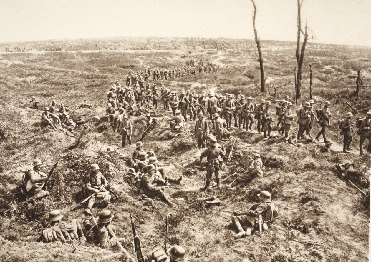 Saksalainen jalkaväki ylitti Chemin des Damesin perääntyvän vihollisen perässä, 27. toukokuuta 1918 (m/v kuva) tekijältä Photographer German
