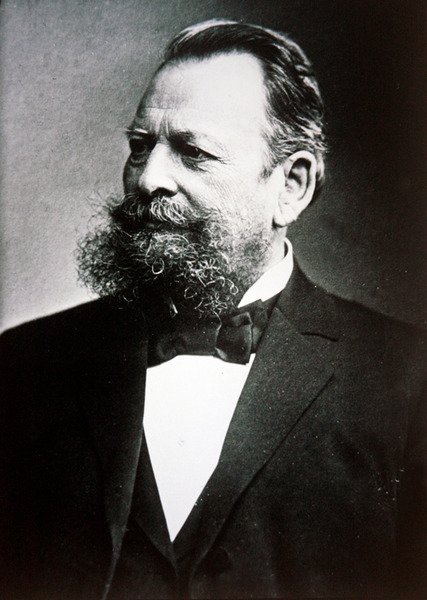 Peter Paul von Mauser (valkoinen kuva) tekijältä Photographer German