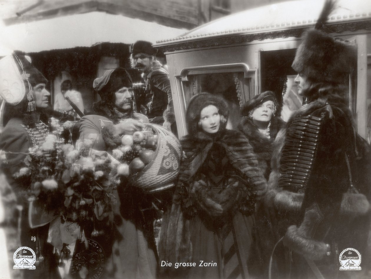 Marlene Dietrichin elokuvasta "Tulipunainen keisarinna", jossa esiintyy Marlene Dietrich tekijältä Photographer German