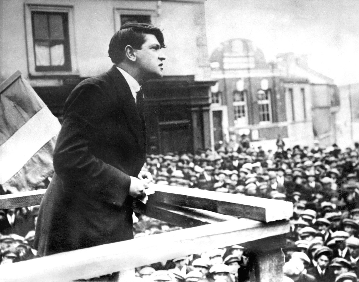 Viimeinen kuva irlantilaispoliitikosta Michael Collinsista hänen puheessaan Skibereen-komitealle maaliskuussa 1922 (m/v kuva) tekijältä Photographer Irish