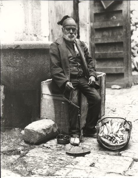 Kalamyyjä, "Life in Palermo" (m/w kuva) tekijältä Photographer Italian