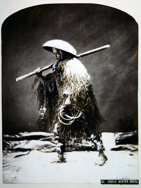Japanilainen portteri talvivaatteissaan, n.1900 (värillinen kuva) tekijältä Photographer Japanese
