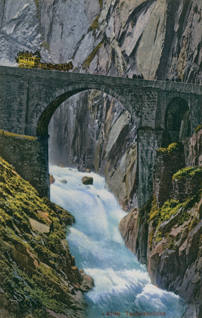 Vaunut ylittävät Teufelsbruckea Schollenenin rotkon yli Sveitsissä. Vuonna 1913 lähetetty postikortti. tekijältä Photographer Swiss