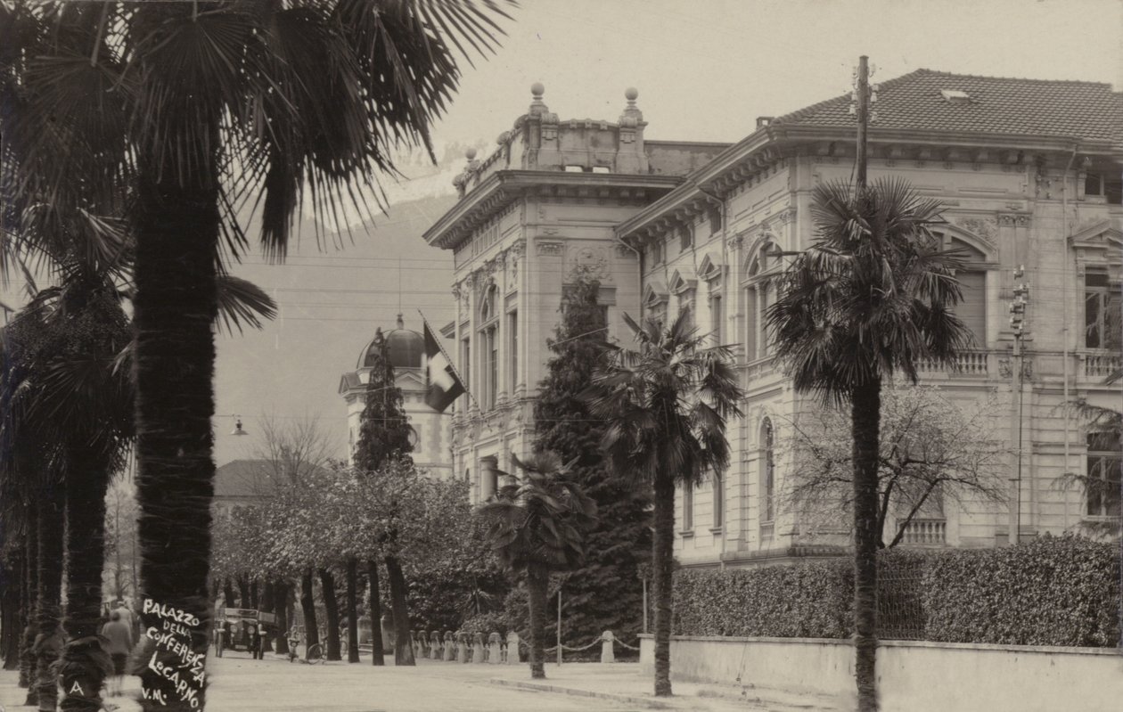 Konferenssipalatsi, jossa Locarnon sopimus allekirjoitettiin vuonna 1925 (s/w-kuva). tekijältä Photographer Swiss